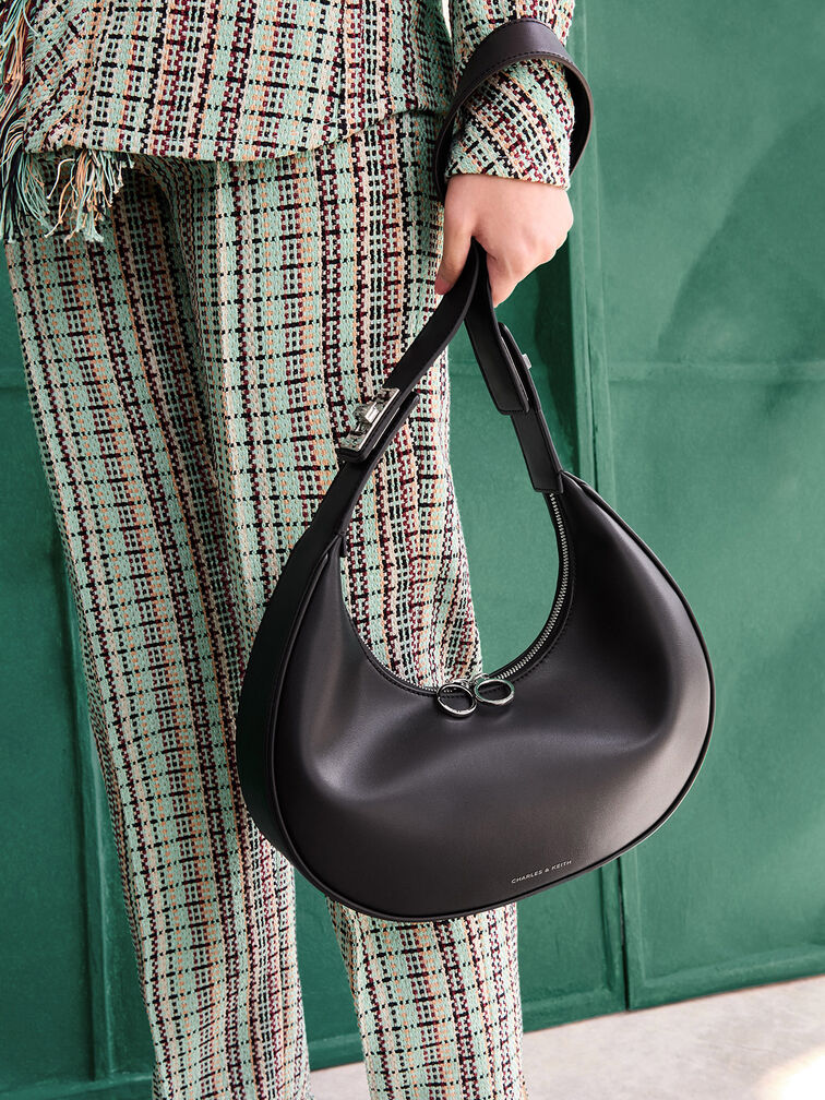 You can never have too many effortlessly chic bags in your rotation -- like this hobo bag. Featuring a sleek crescent silhouette with a turn-lock detail on the shoulder strap, this bag possesses a distinctive charm. In clean chalk, it is a truly versatile piece that will elevate any outfit you pair it with. Carry it slung over the shoulder, or open up the turn-lock to attach the extended strap for more styling options., Noir, hi-res