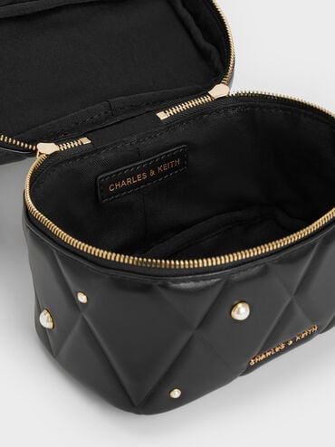 กระเป๋าทรงลูกบาศก์ลายควิลท์ประดับมุกพร้อมหูจับด้านบนรุ่น Arwen, สีดำ, hi-res