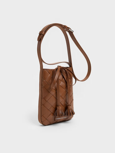 กระเป๋าเพาช์ดีเทลงานสานประดับพู่รุ่น Ivette, สีช็อคโกแลต, hi-res