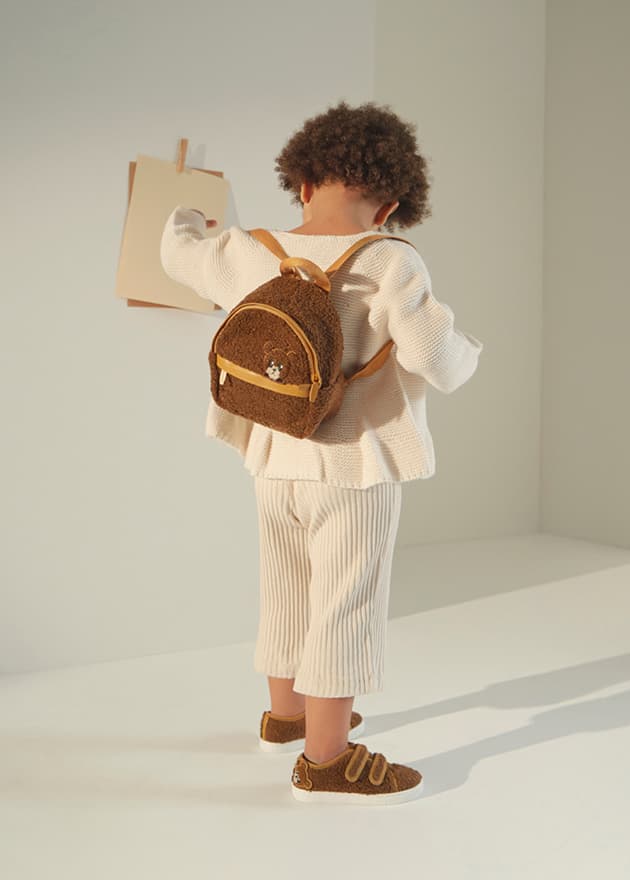 Girls’ bear motif furry backpack in brown – CHARLES & KEITH