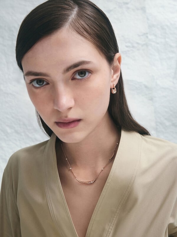Women’s Corrine pearl sculptural bracelet in rose gold – CHARLES & KEITH TH