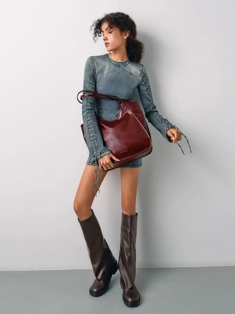 Women’s Sianna crinkle-effect slouchy tote bag in burgundy – CHARLES & KEITH