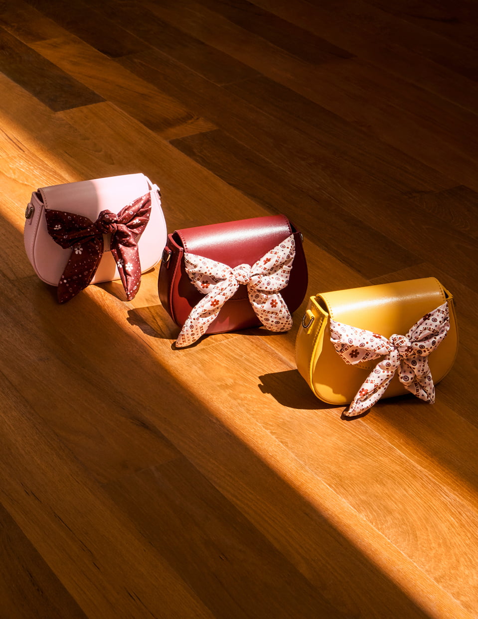 Girls’ printed bandana bow crossbody bag in pink, red and yellow – CHARLES & KEITH