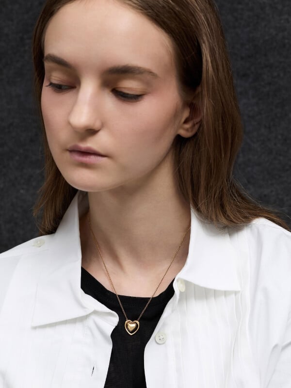 Woman’s Annalise heart necklace in gold - CHARLES & KEITH