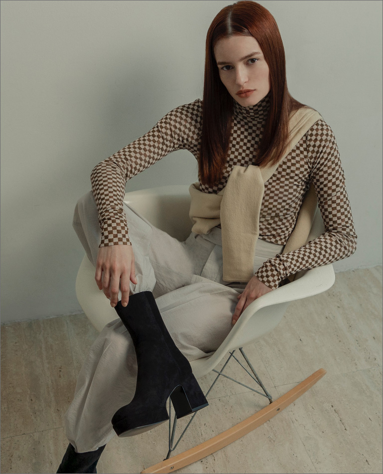 Women’s textured platform ankle boots in black – CHARLES & KEITH