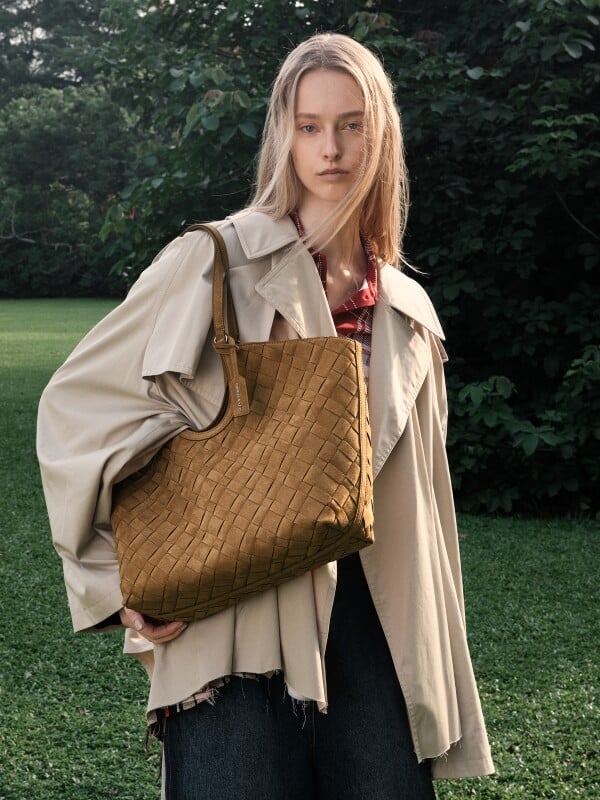 Sahara sand ivette recycled suede woven tote bag - CHARLES & KEITH