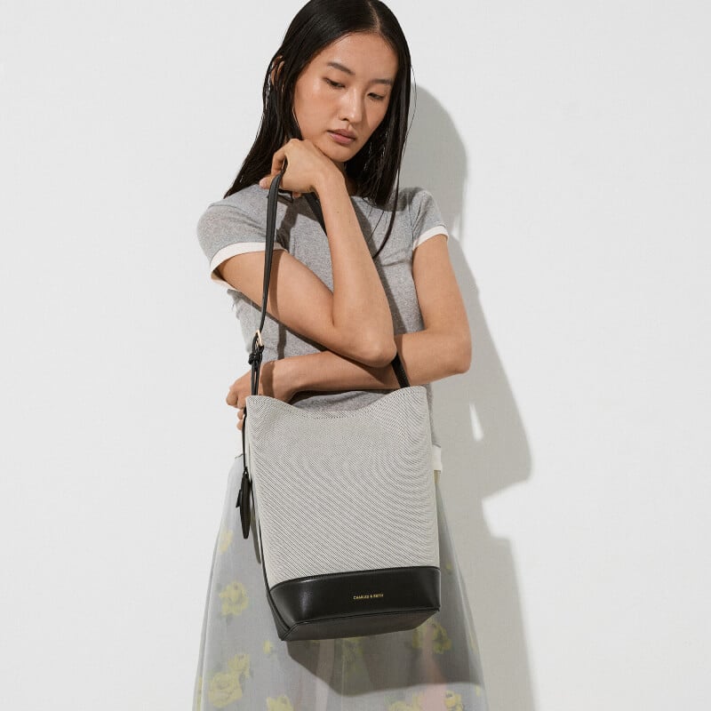 Women’s Elspeth croc-effect chain-link shoulder bag in black, maroon and cream - CHARLES & KEITH