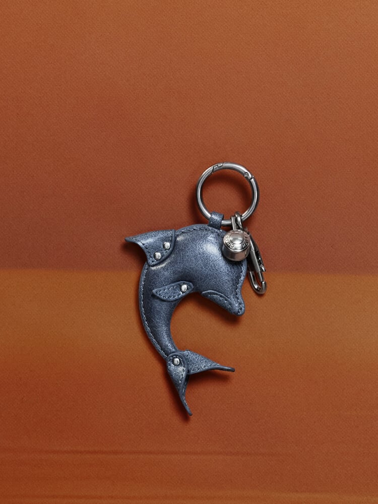 Women’s Delfina dolphin charm in allure blue - CHARLES & KEITH