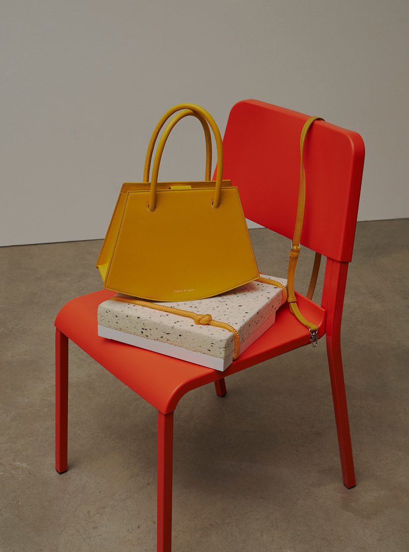 Women’s curved tote bag in yellow – CHARLES & KEITH