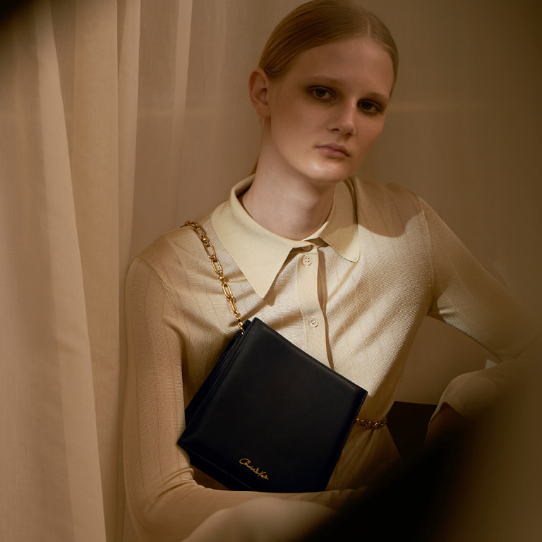 Women’s leather boxy bag in black – CHARLES & KEITH