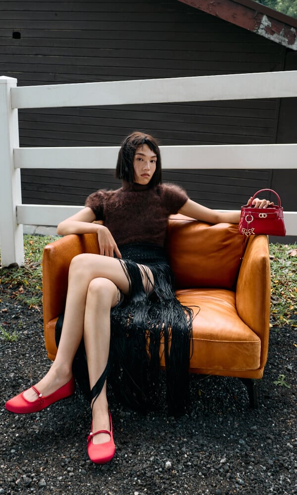 Women’s Aubrielle horse-motif top-handle bag in tomato red - CHARLES & KEITH