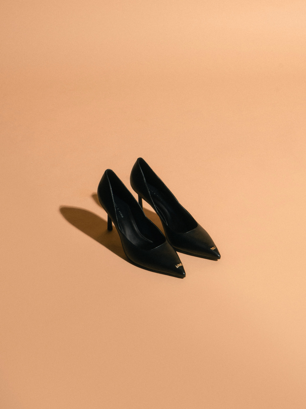 Women’s ‘Love’ metallic accent pumps in black - CHARLES & KEITH