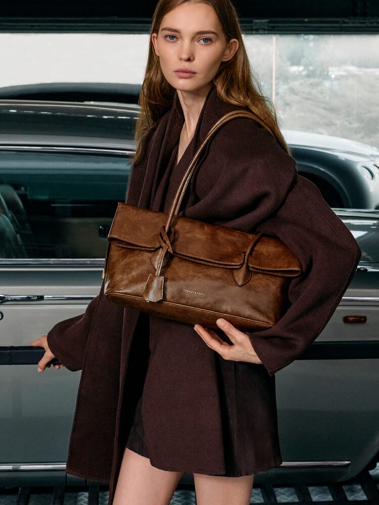 Woman’s Aveline front-flap shoulder bag - CHARLES & KEITH