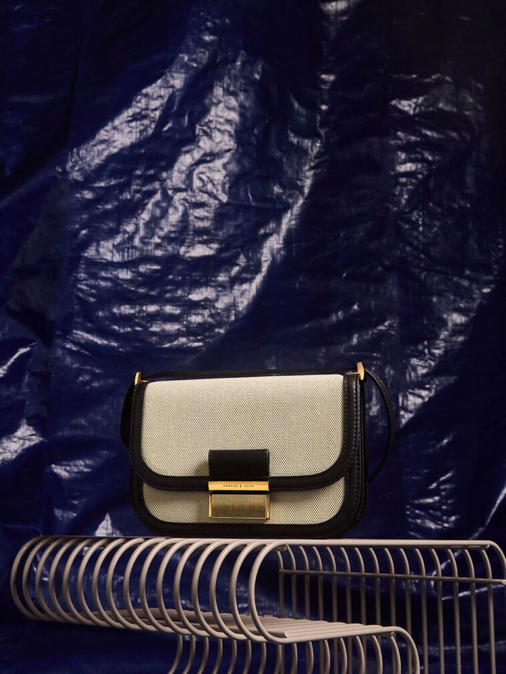Women's mini cocoon top handle bag in noir - CHARLES & KEITH