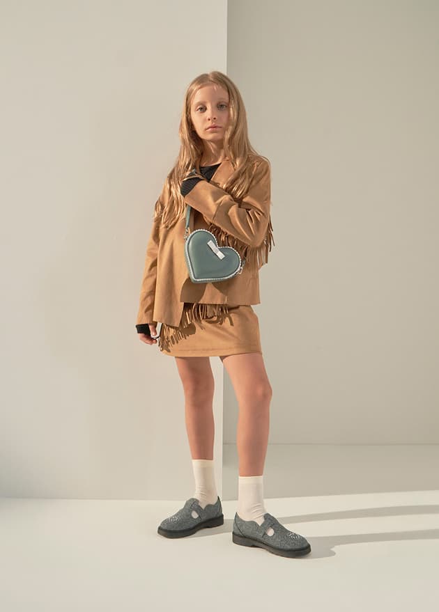 Girls’ heart-shaped crossbody bag and woven fabric embellished loafers – CHARLES & KEITH