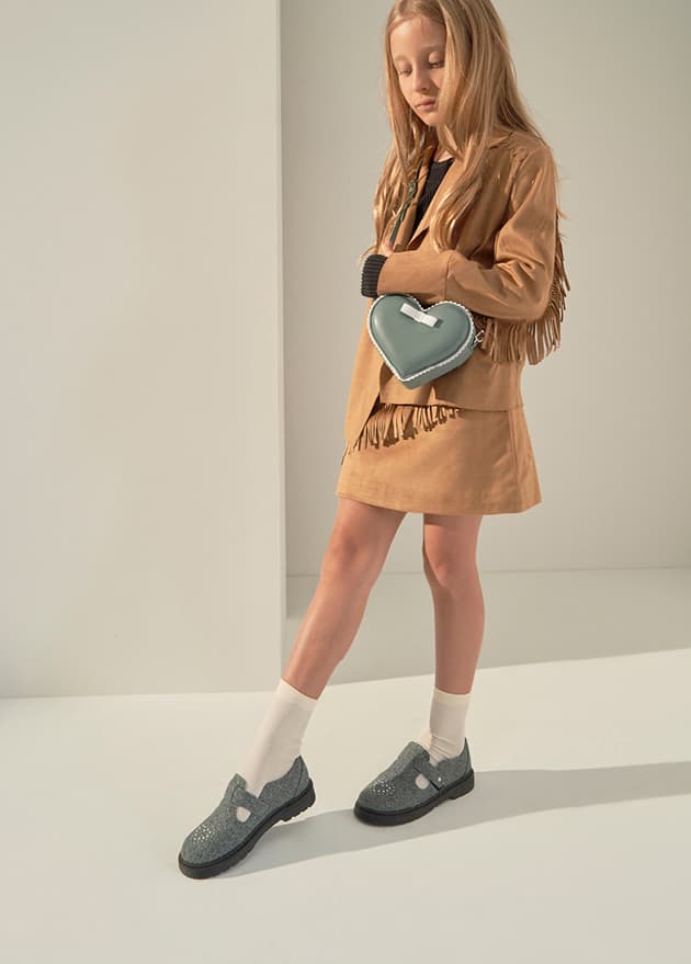 Girls’ heart-shaped crossbody bag and woven fabric embellished loafers (side view) – CHARLES & KEITH