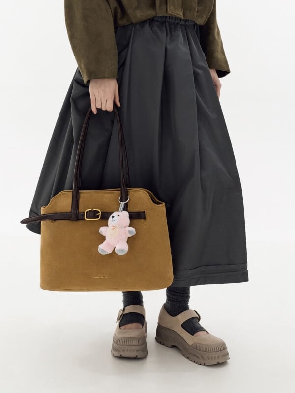 Women’s Victoria recycled suede belted trapeze tote bag in sahara sand – CHARLES & KEITH TH