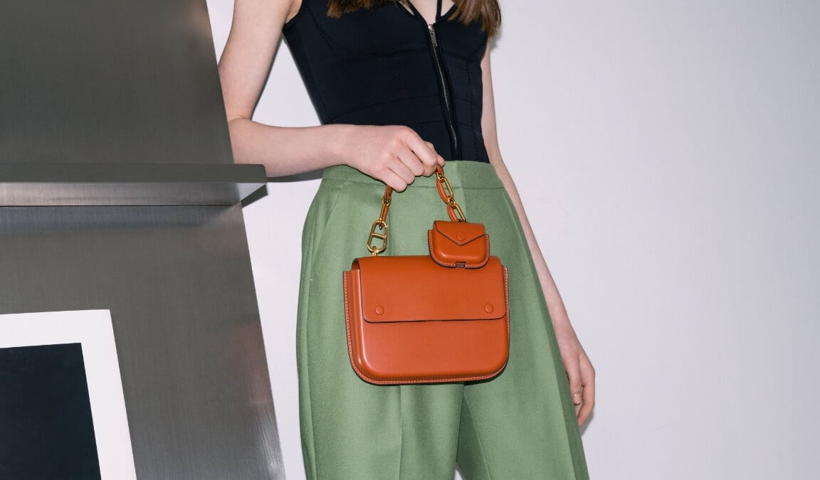 Women’s Amber chain handle push-lock handbag – CHARLES & KEITH