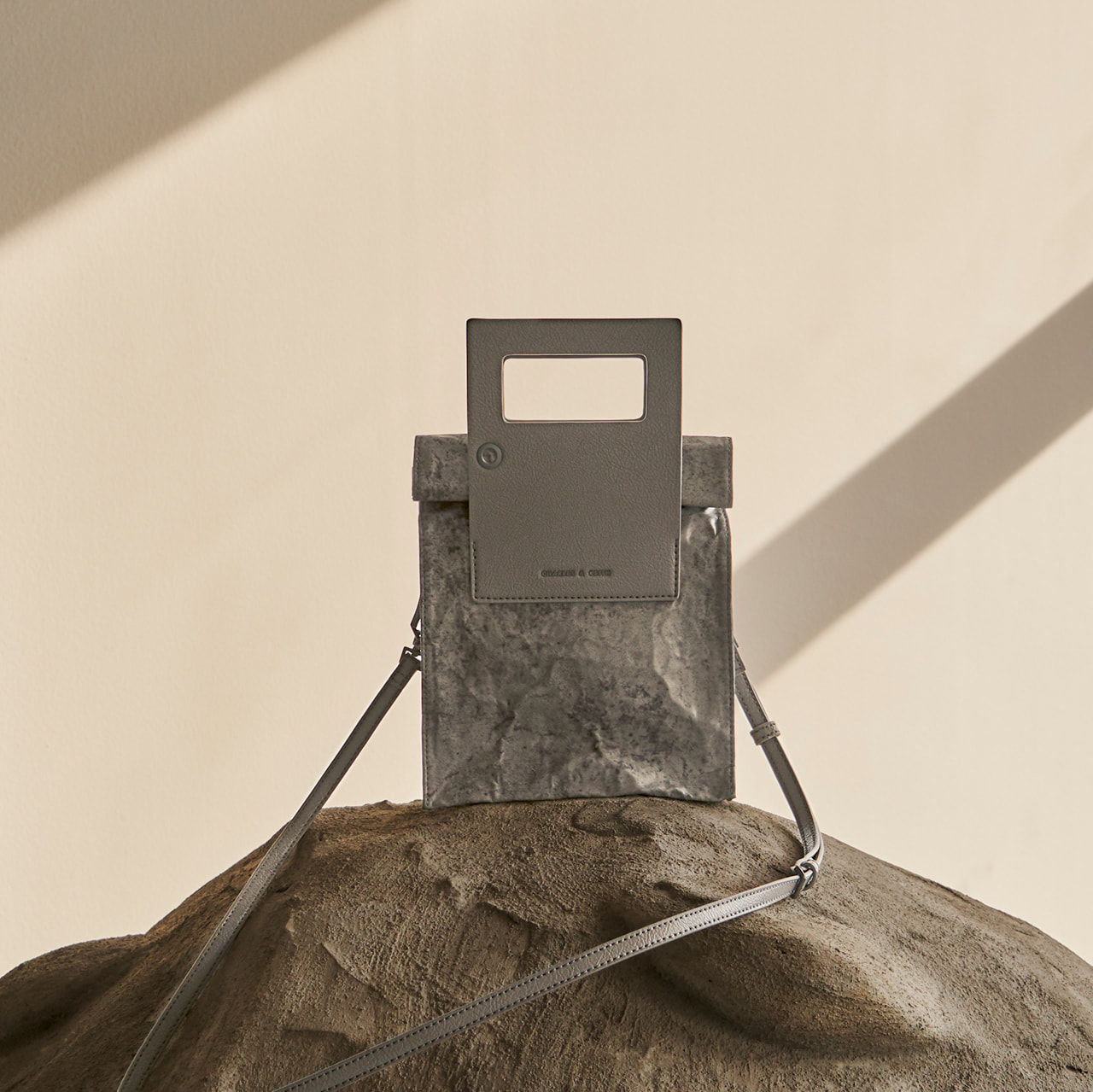 Women’s crumpled-effect tote bag in grey – CHARLES & KEITH