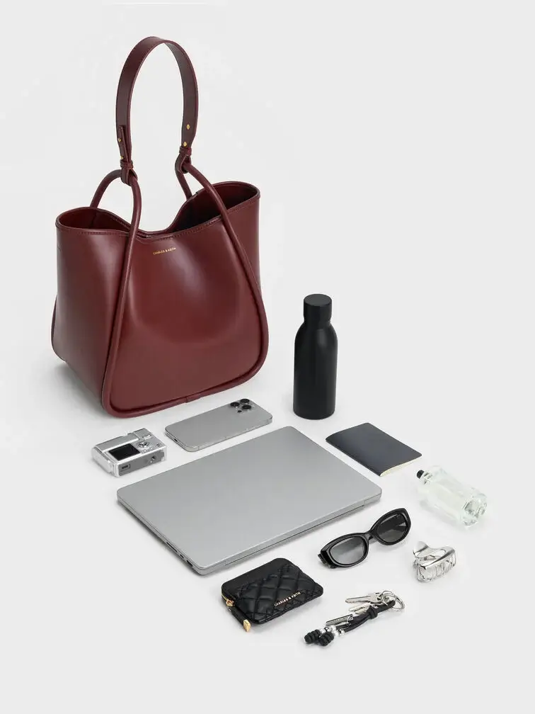 The Lyla tote deep and spacious interior can comfortably fit a laptop, water bottle and other common essentials. 