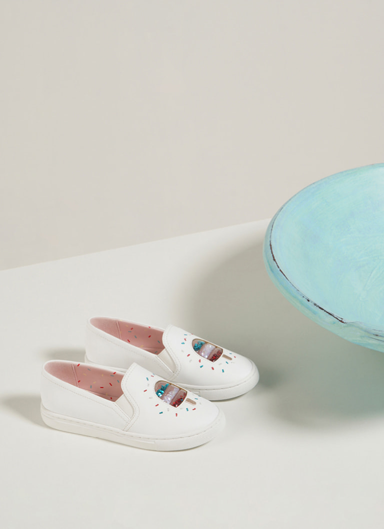 Girls’ rainbow sprinkle motif sneakers in cream – CHARLES & KEITH