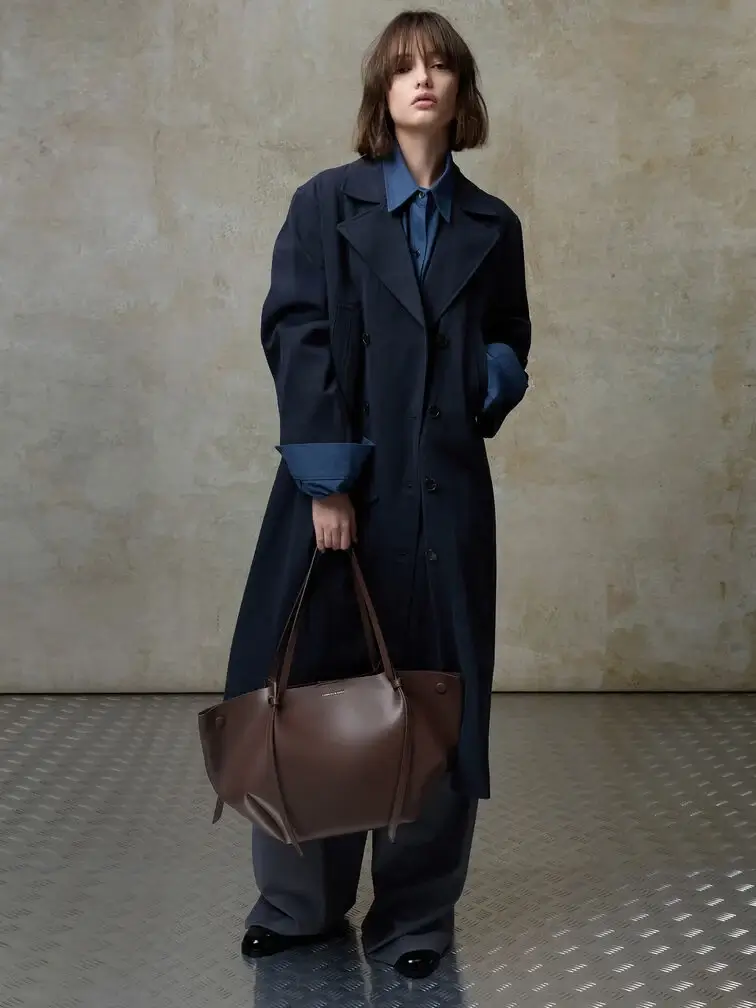  The Calla XL tote bag is a favourite among corporate professionals.  