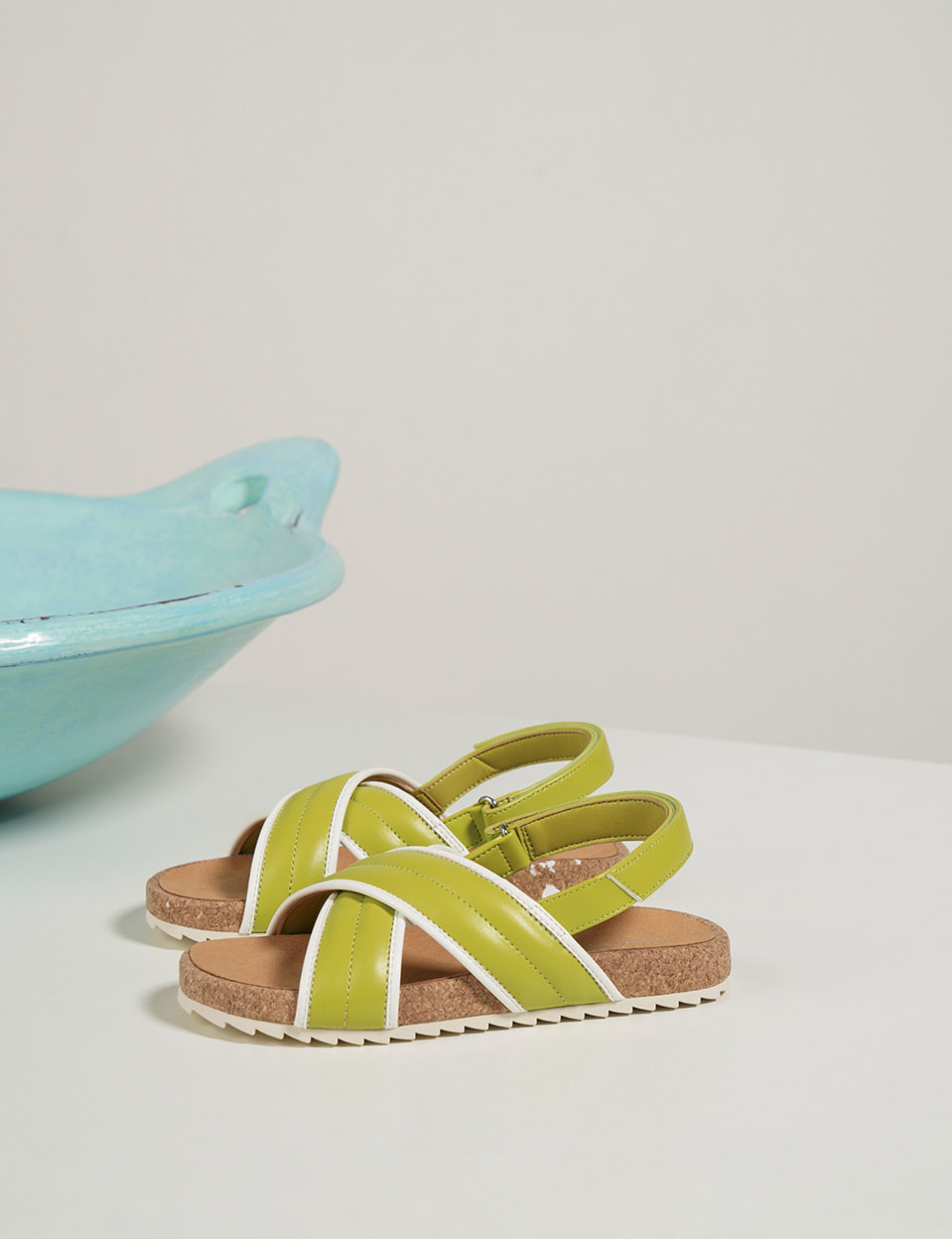 Girls’ criss cross sandals in yellow – CHARLES & KEITH
